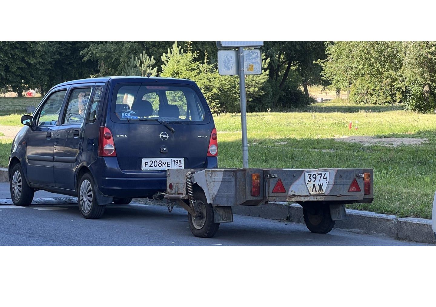 Автомобиль госномер Р208МЕ198