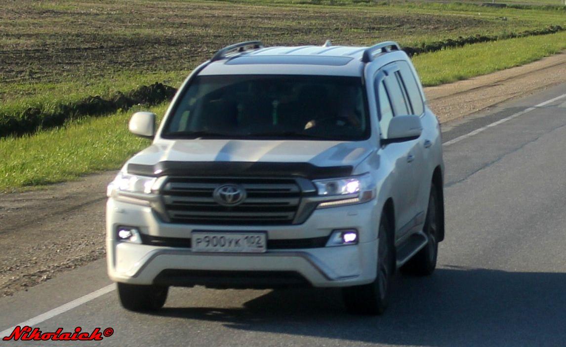 Автомобиль госномер Р900УК102