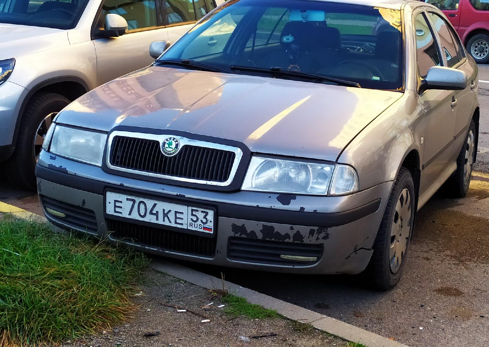 Автомобиль госномер Е704КЕ53