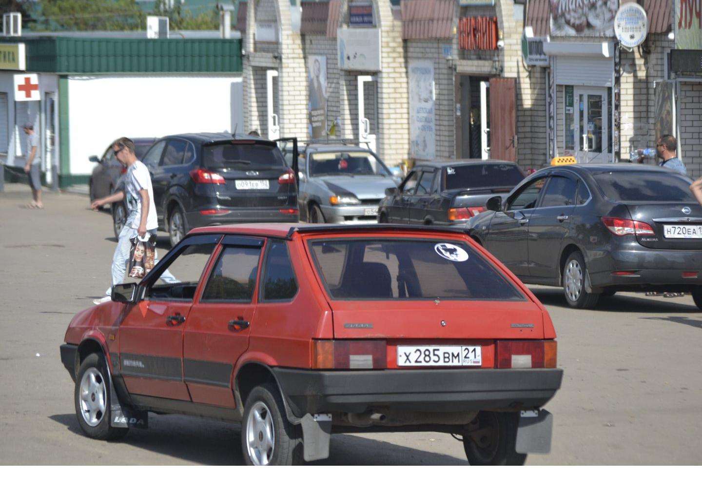 Автомобиль госномер Х285ВМ21