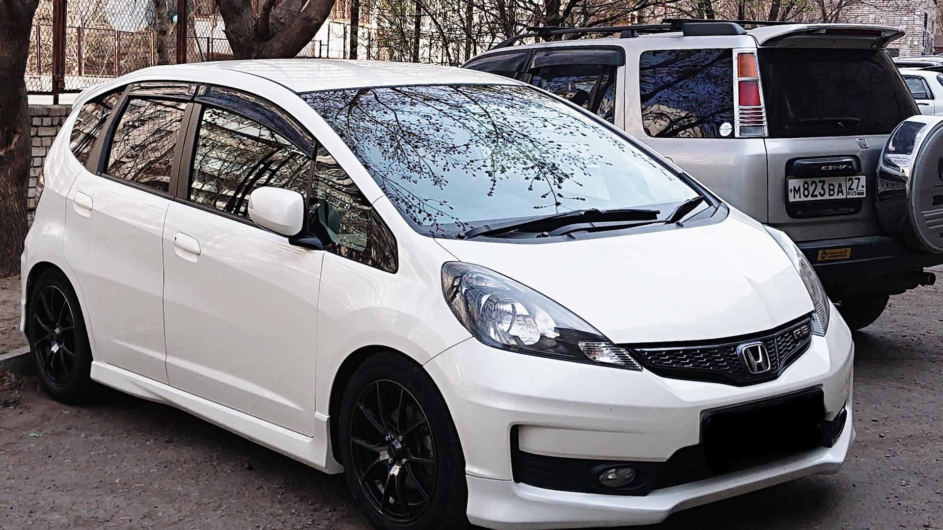 Автомобиль госномер М823ВА27
