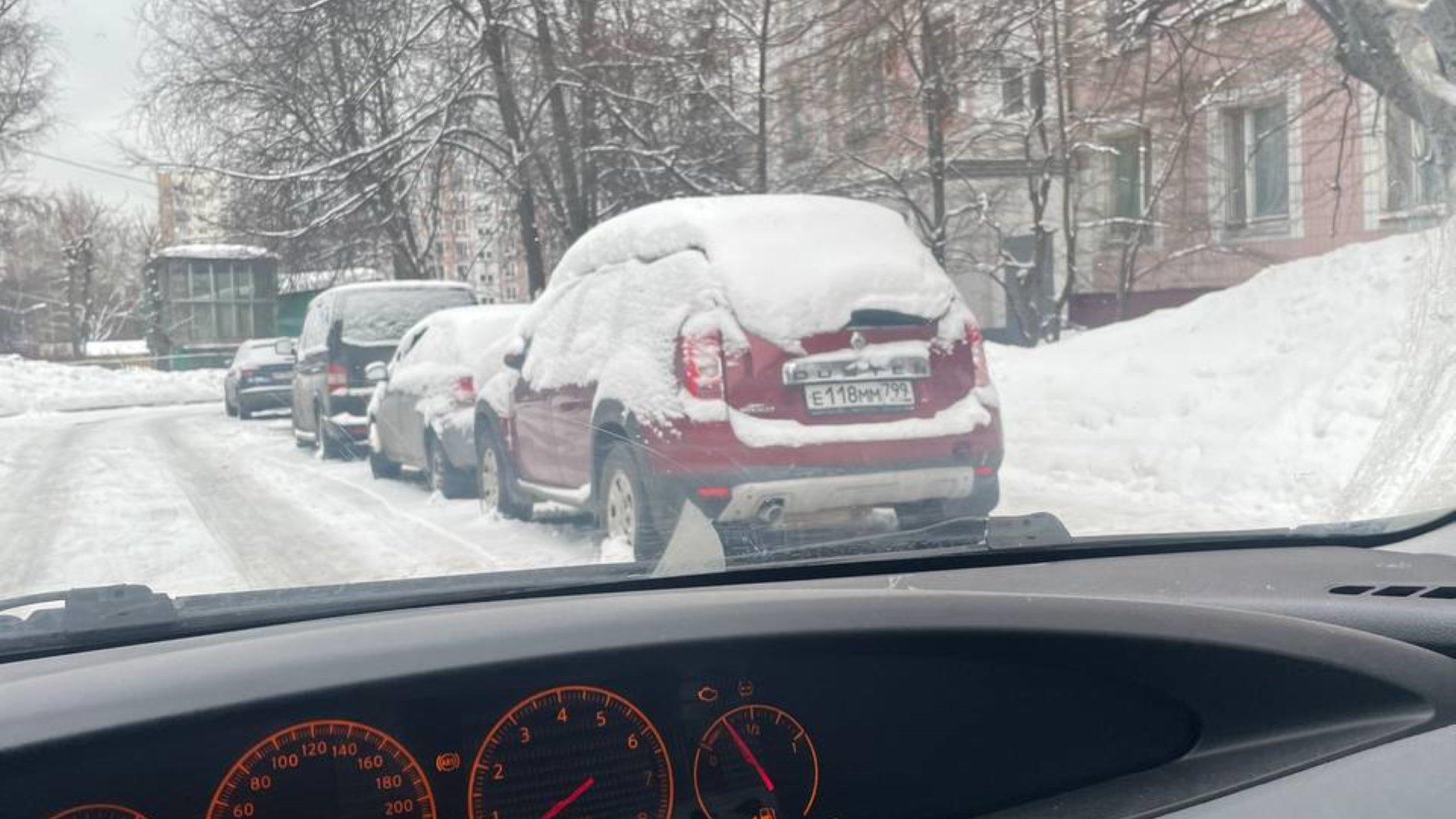 Автомобиль госномер Е118ММ799