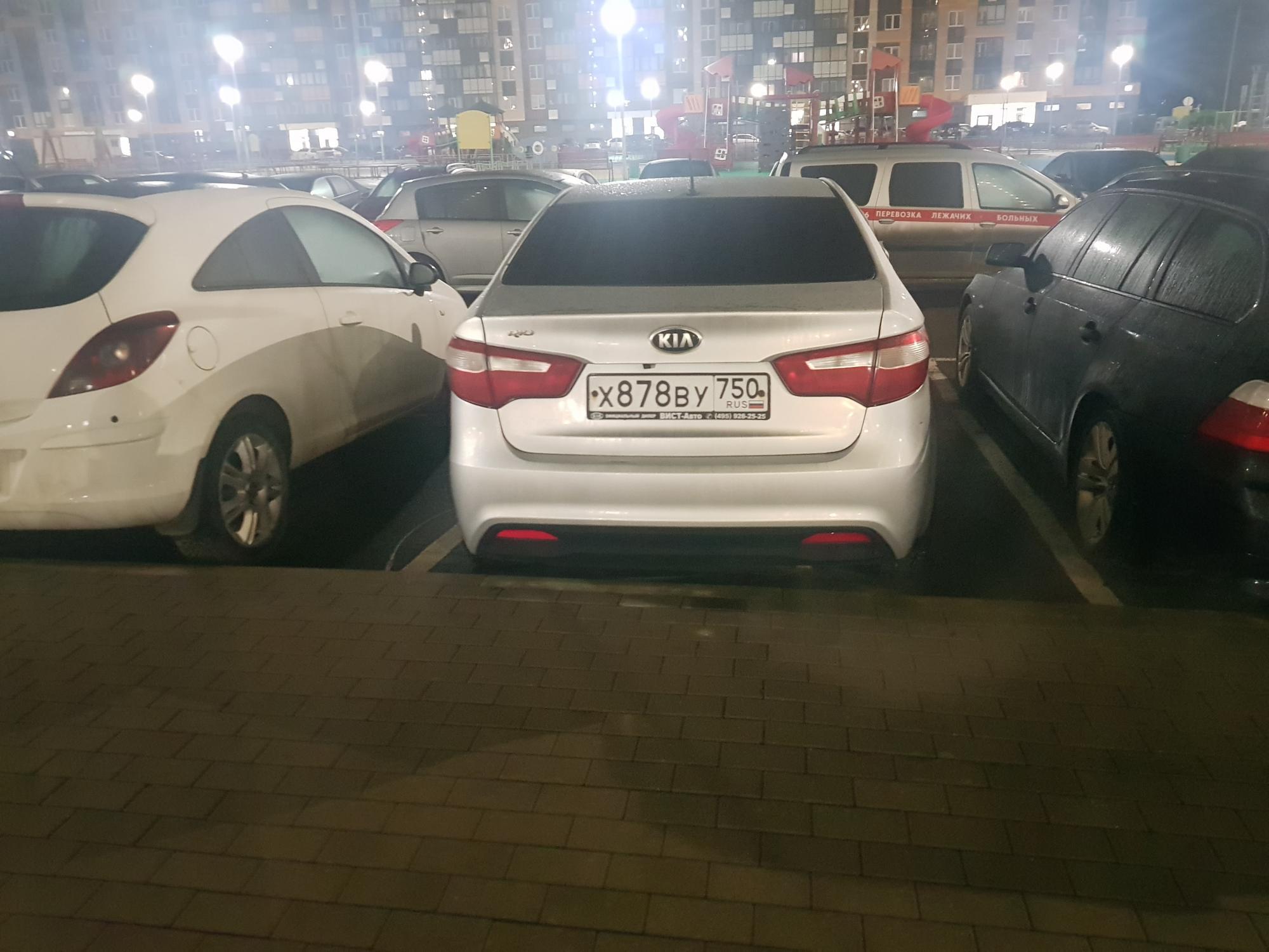 Автомобиль госномер Х878ВУ750