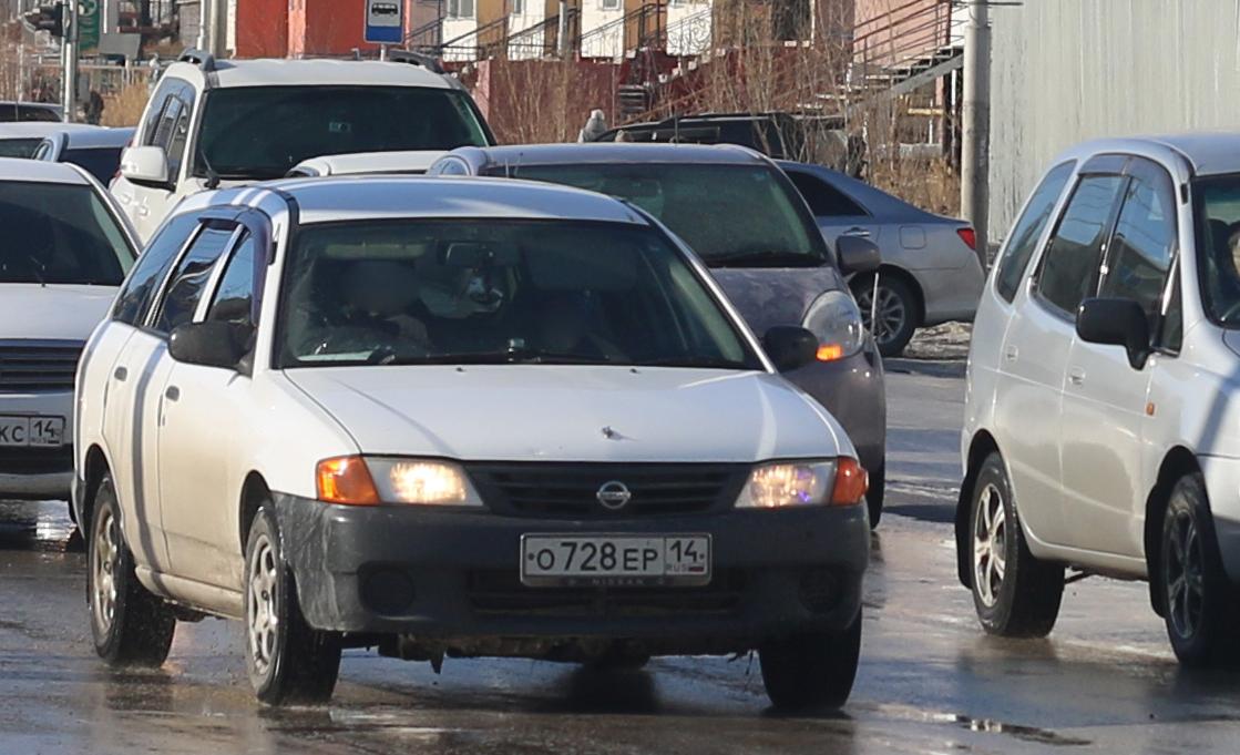 Автомобиль госномер О728ЕР14