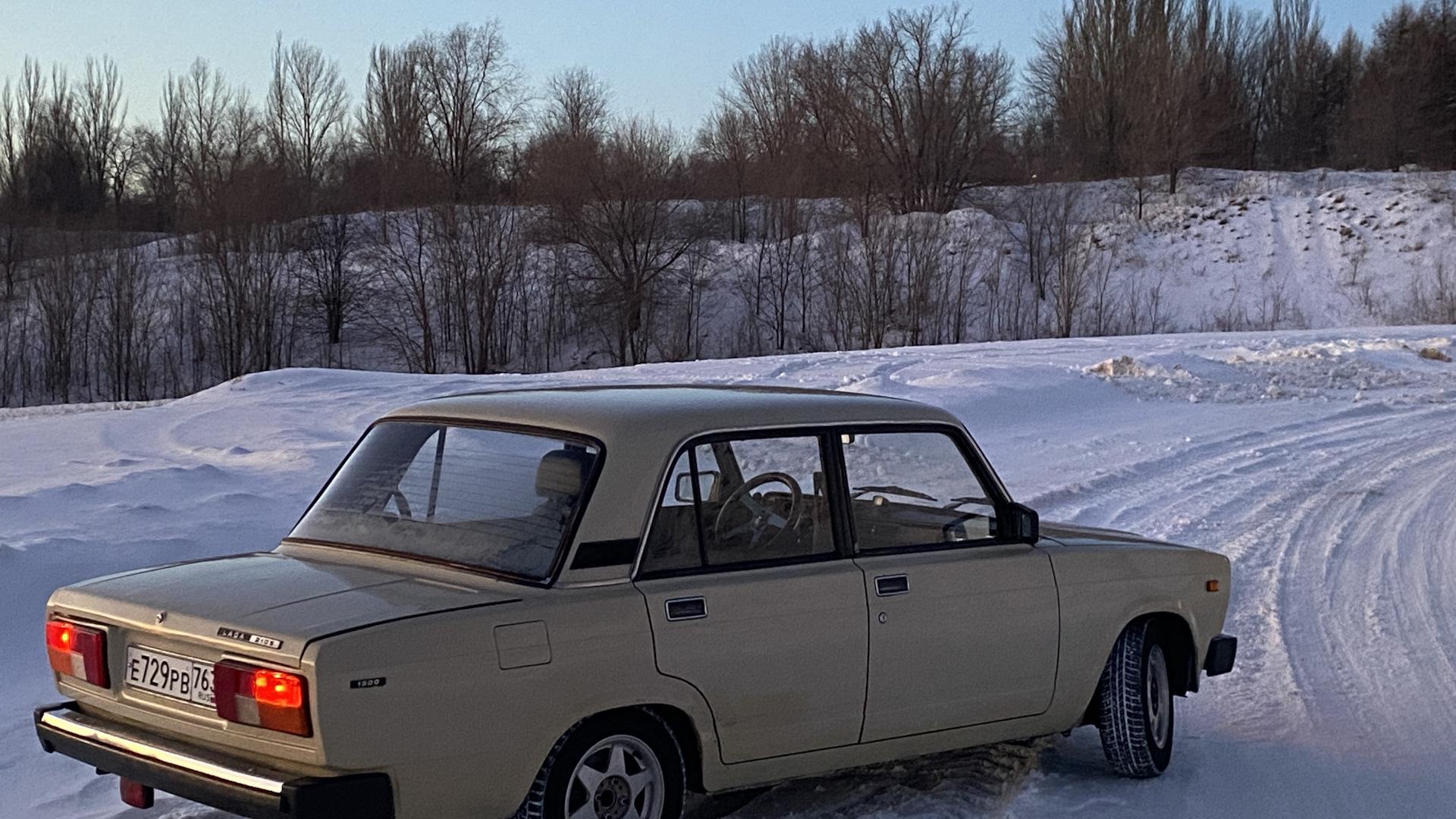 Автомобиль госномер Е729РВ76