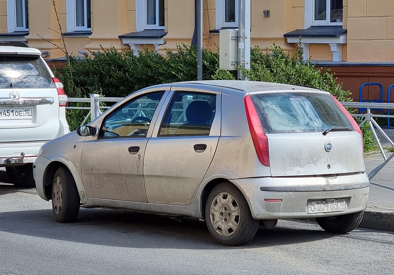 Автомобиль госномер О309ОО10