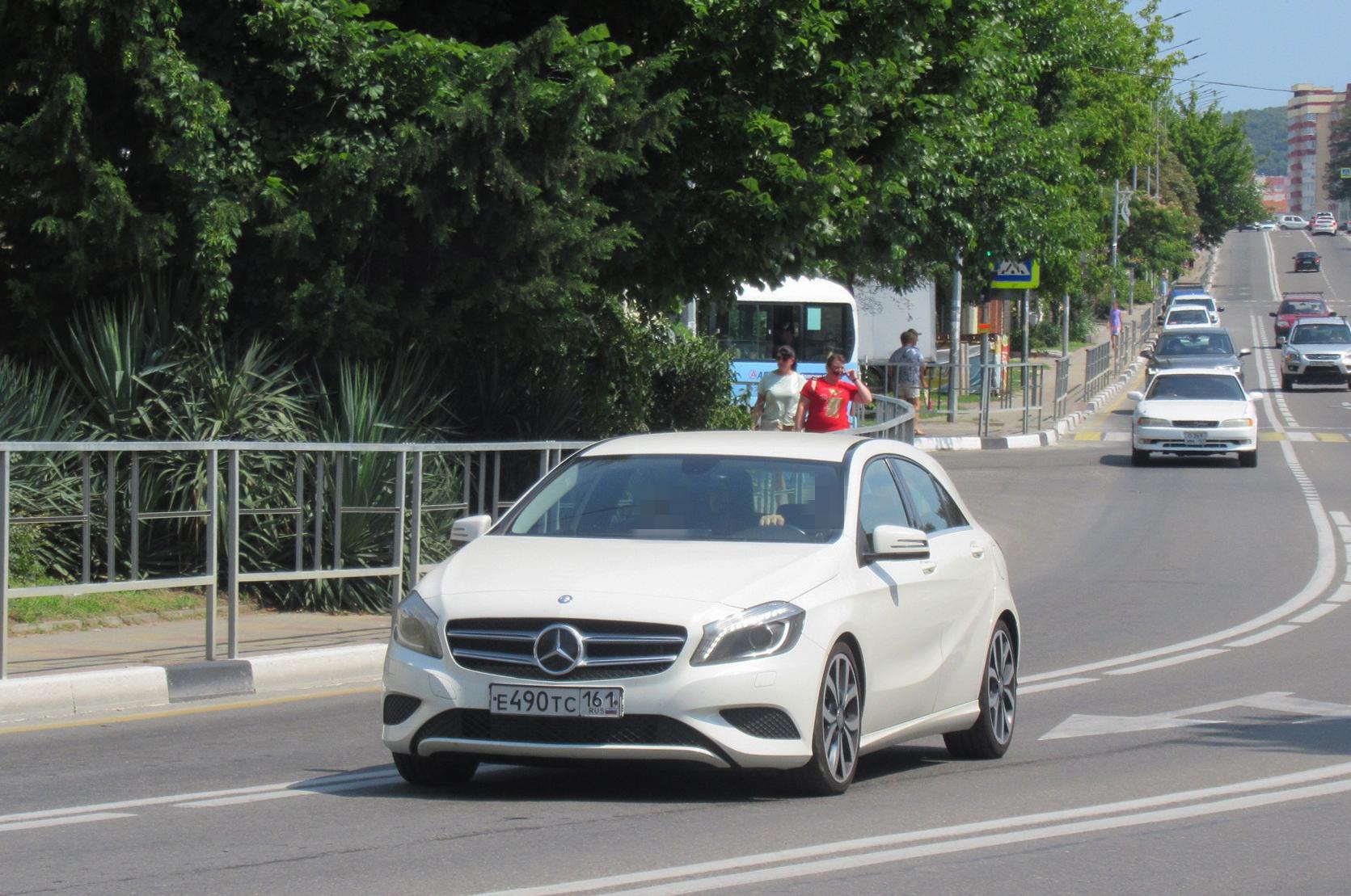 Автомобиль госномер Е490ТС161