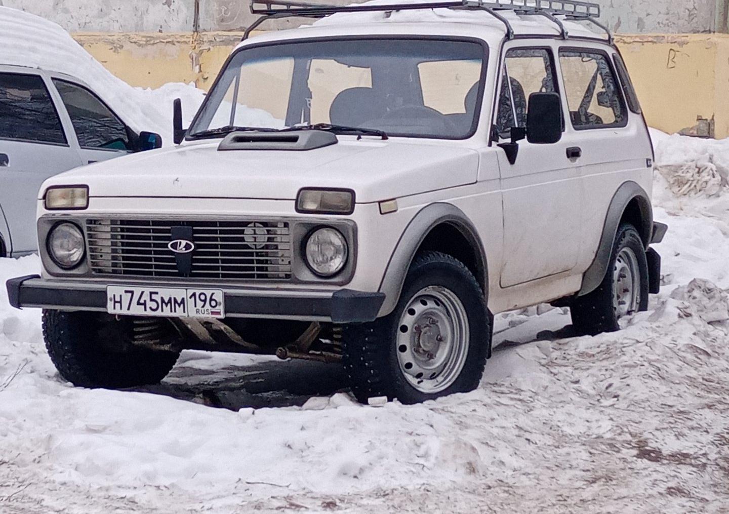 Автомобиль госномер Н745ММ196