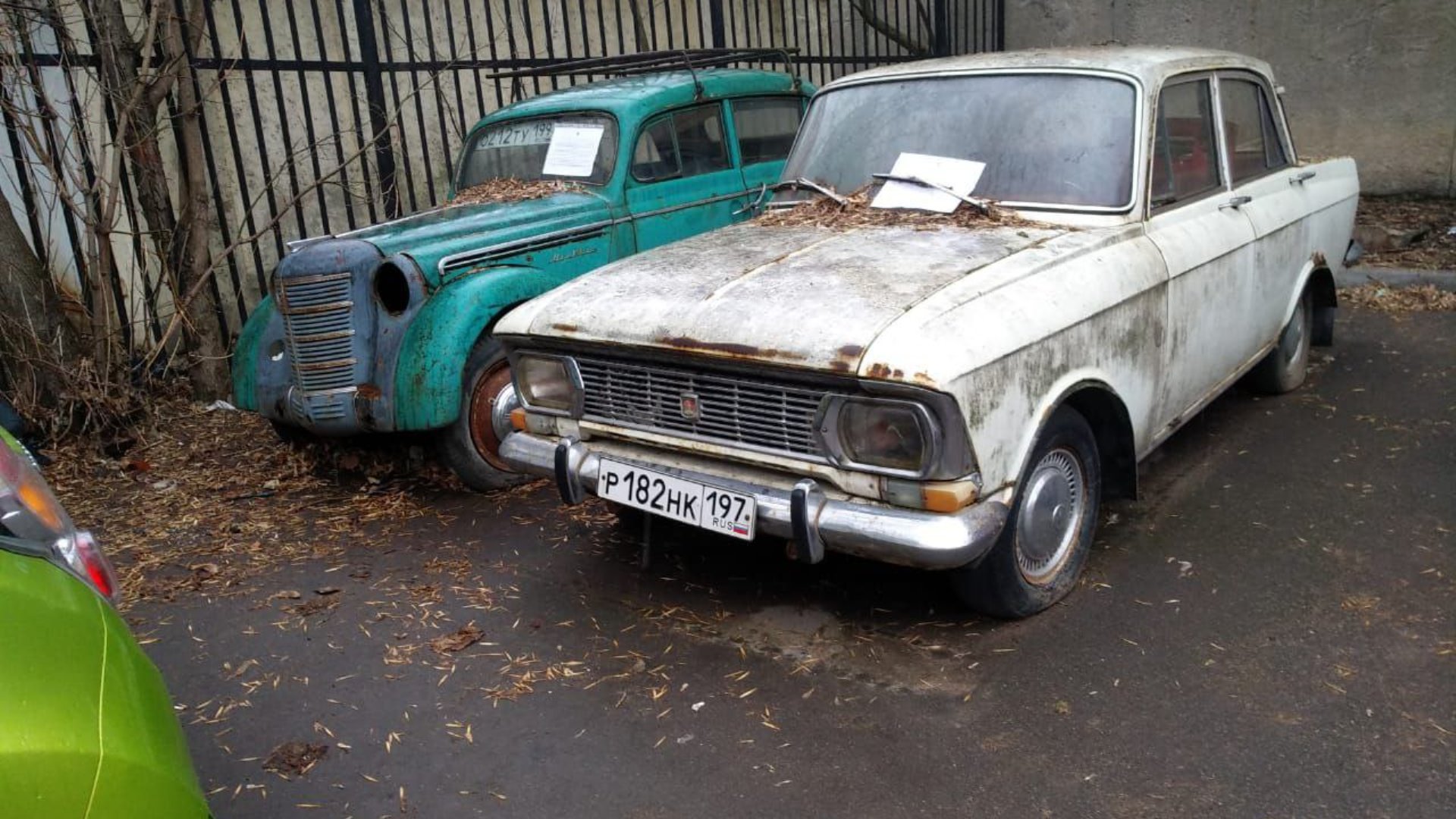 Автомобиль госномер Р182НК197