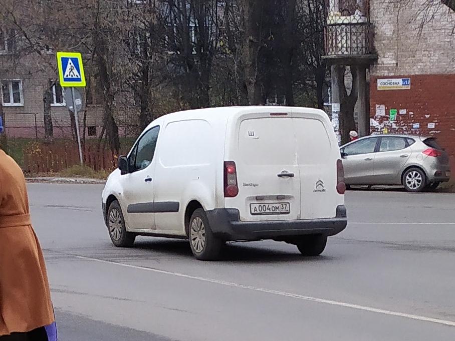 Автомобиль госномер А004ОМ37