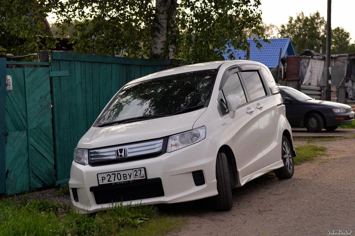 Автомобиль госномер Р270ВУ27