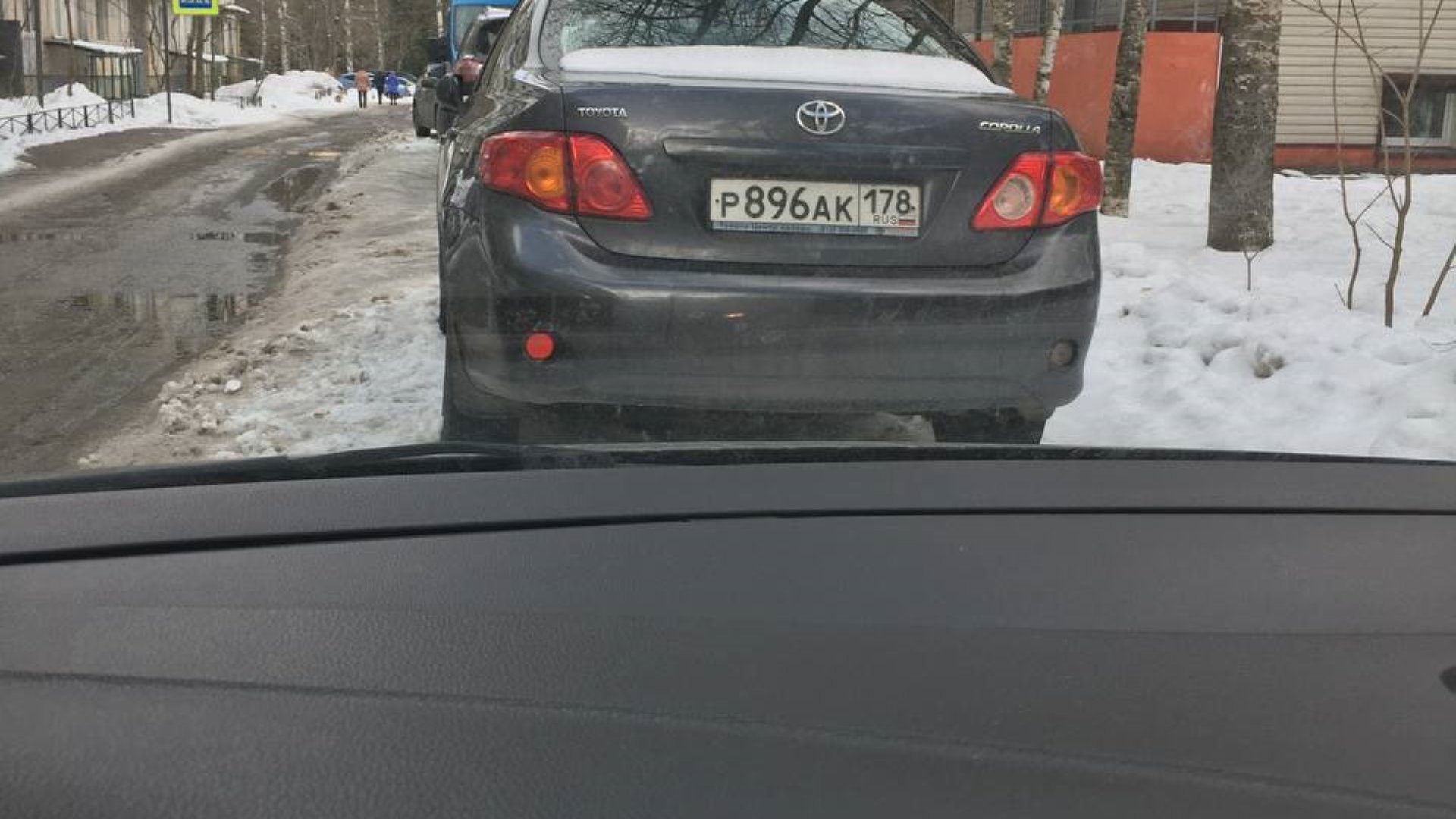 Автомобиль госномер Р896АК178