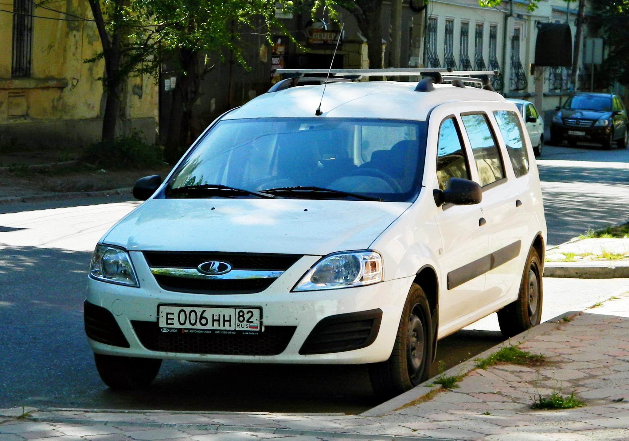 Автомобиль госномер Е006НН82