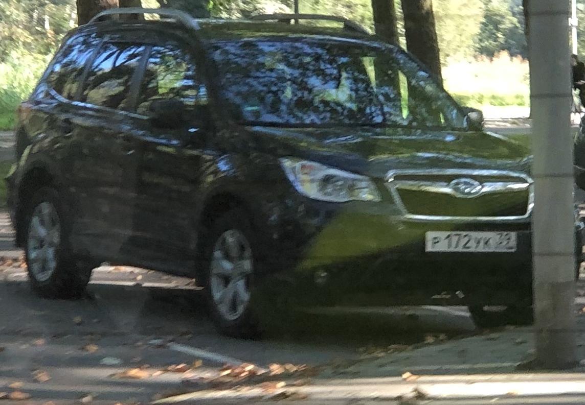 Автомобиль госномер Р172УК39
