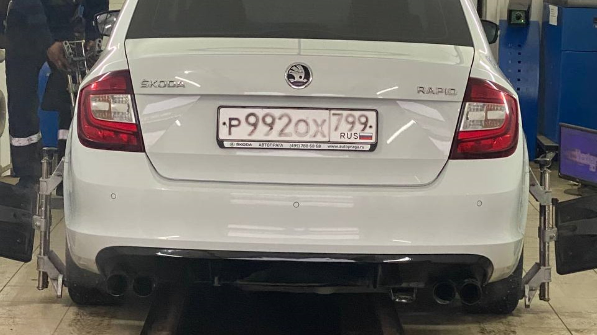 Автомобиль госномер Р992ОХ799