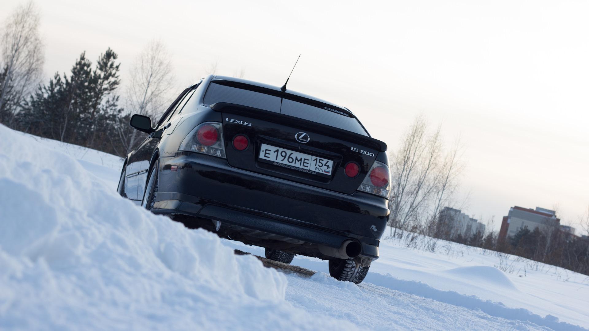 Автомобиль госномер Е196МЕ154