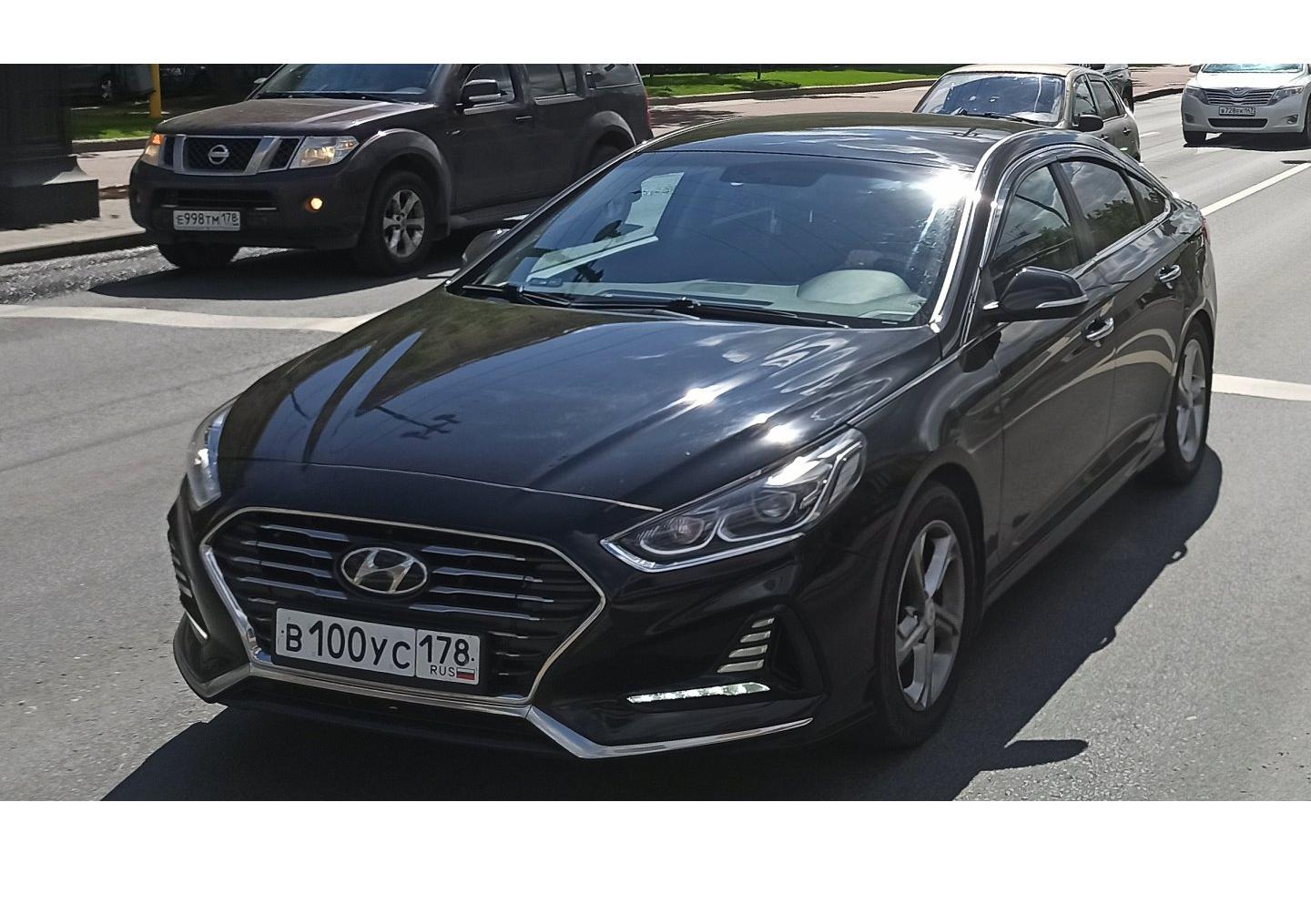 Автомобиль госномер В100УС178