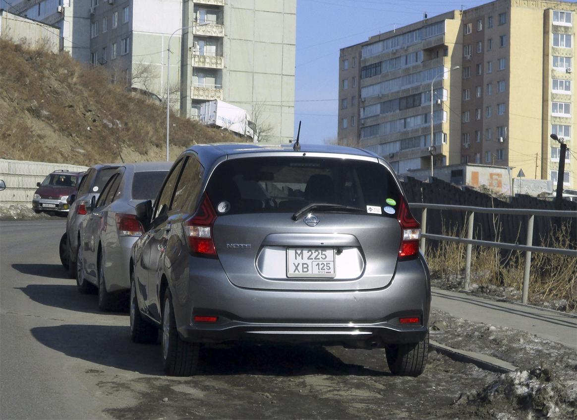 Автомобиль госномер М225ХВ125