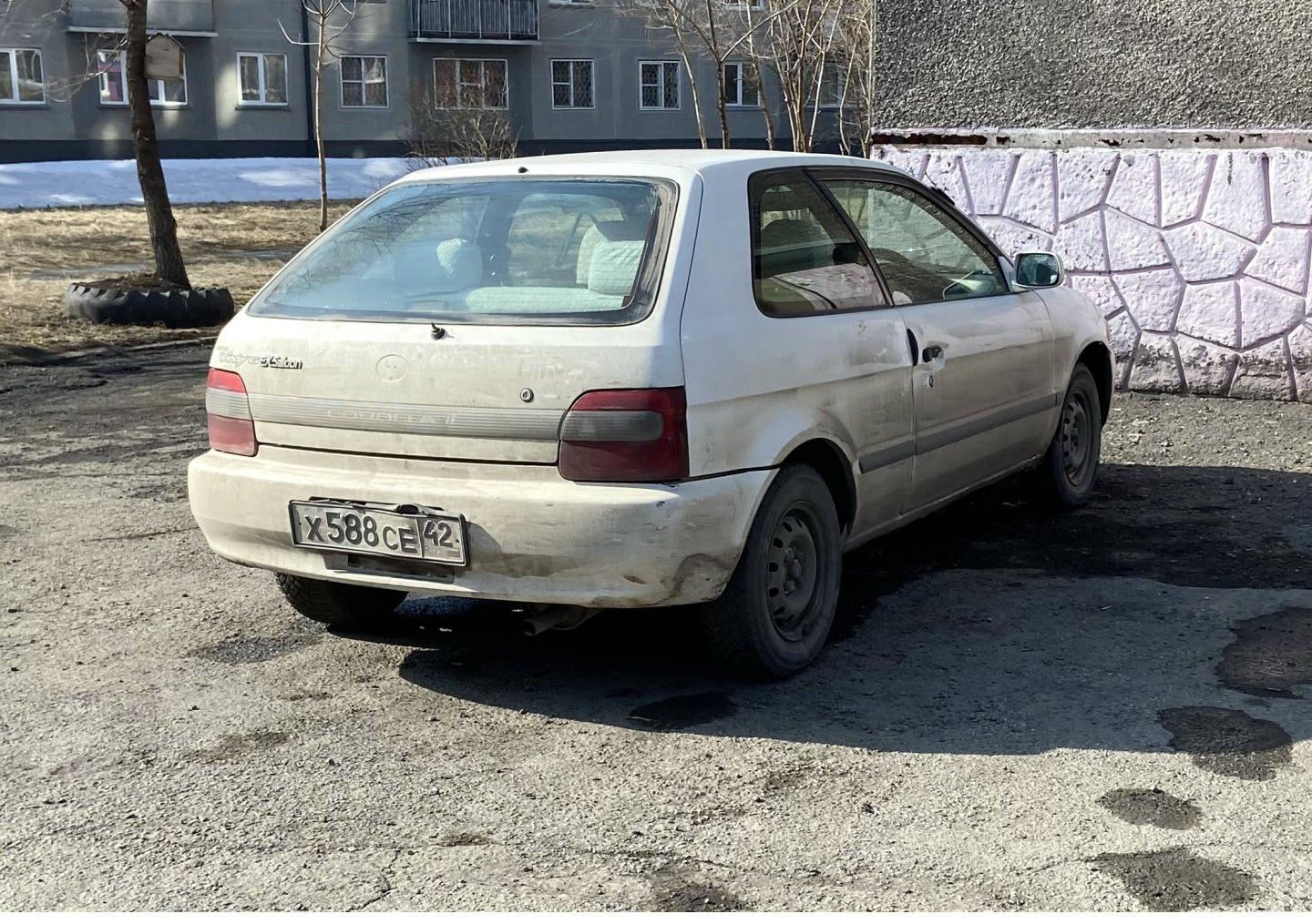 Автомобиль госномер Х588СЕ42