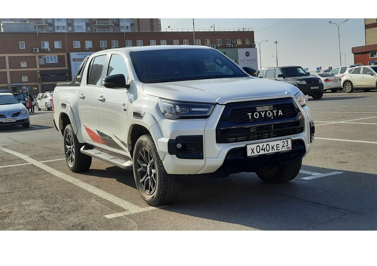 Автомобиль госномер Х040КЕ23