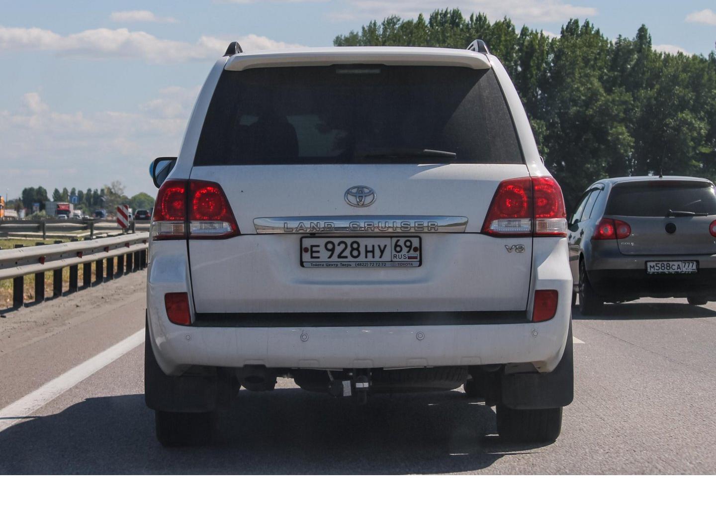 Автомобиль госномер Е928НУ69