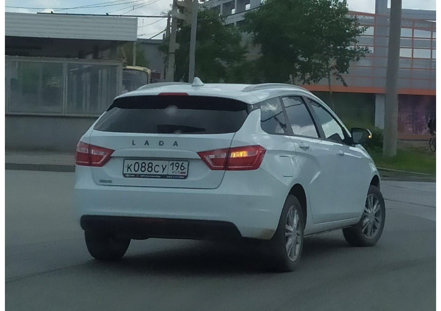 Автомобиль госномер К088СУ196