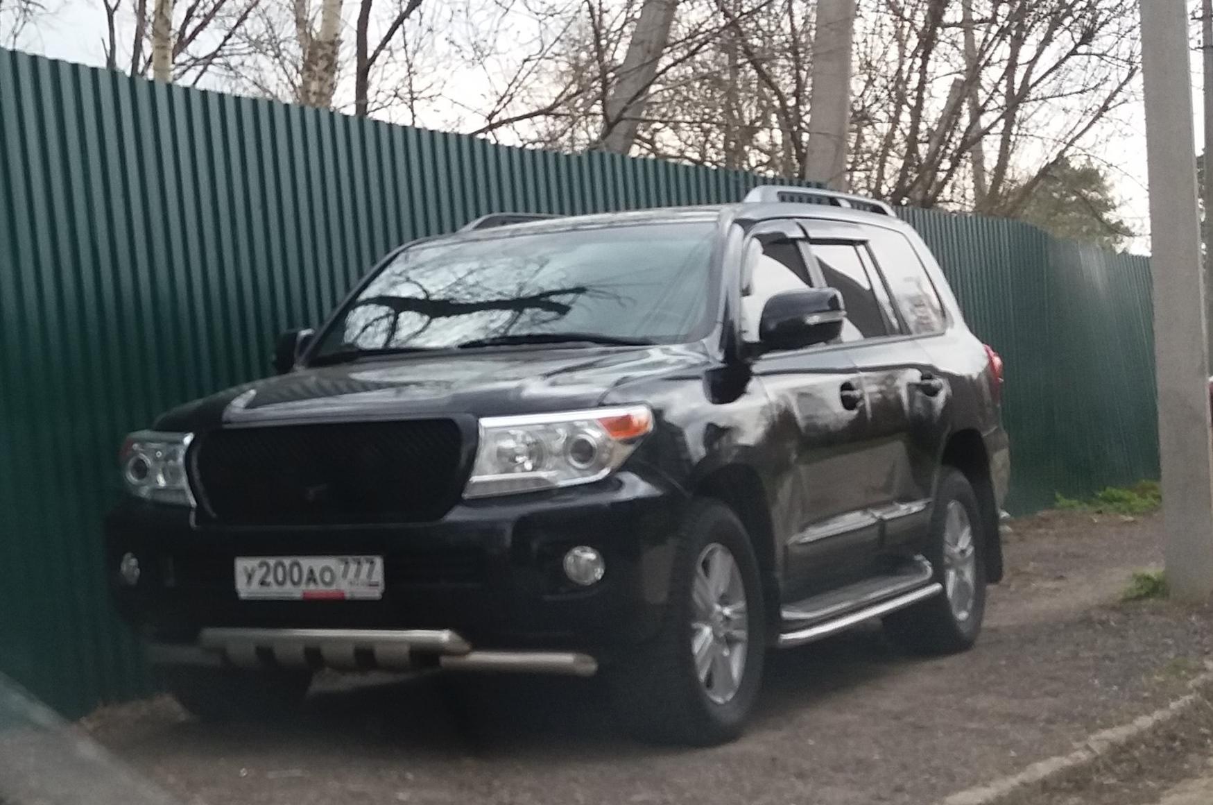 Автомобиль госномер У200АО777