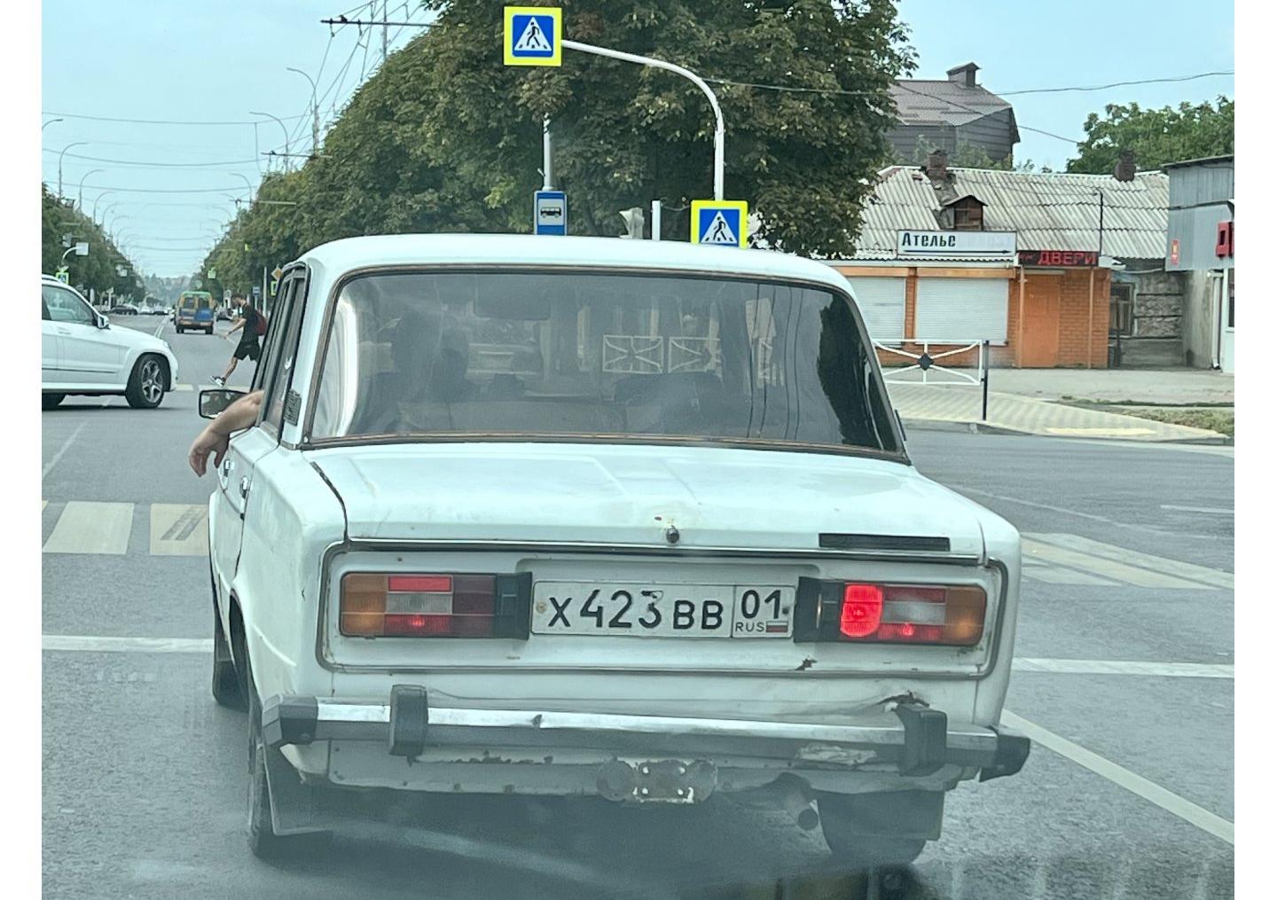 Автомобиль госномер Х423ВВ01