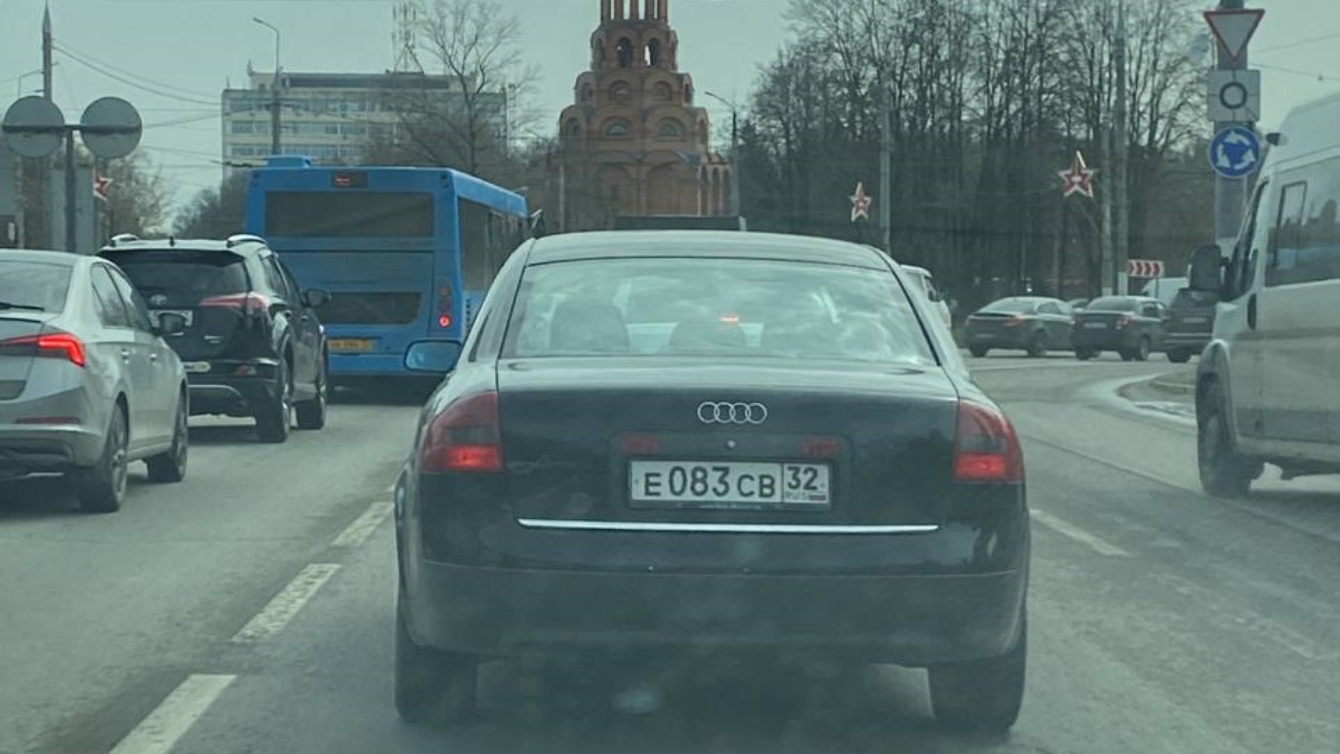 Автомобиль госномер Е083СВ32