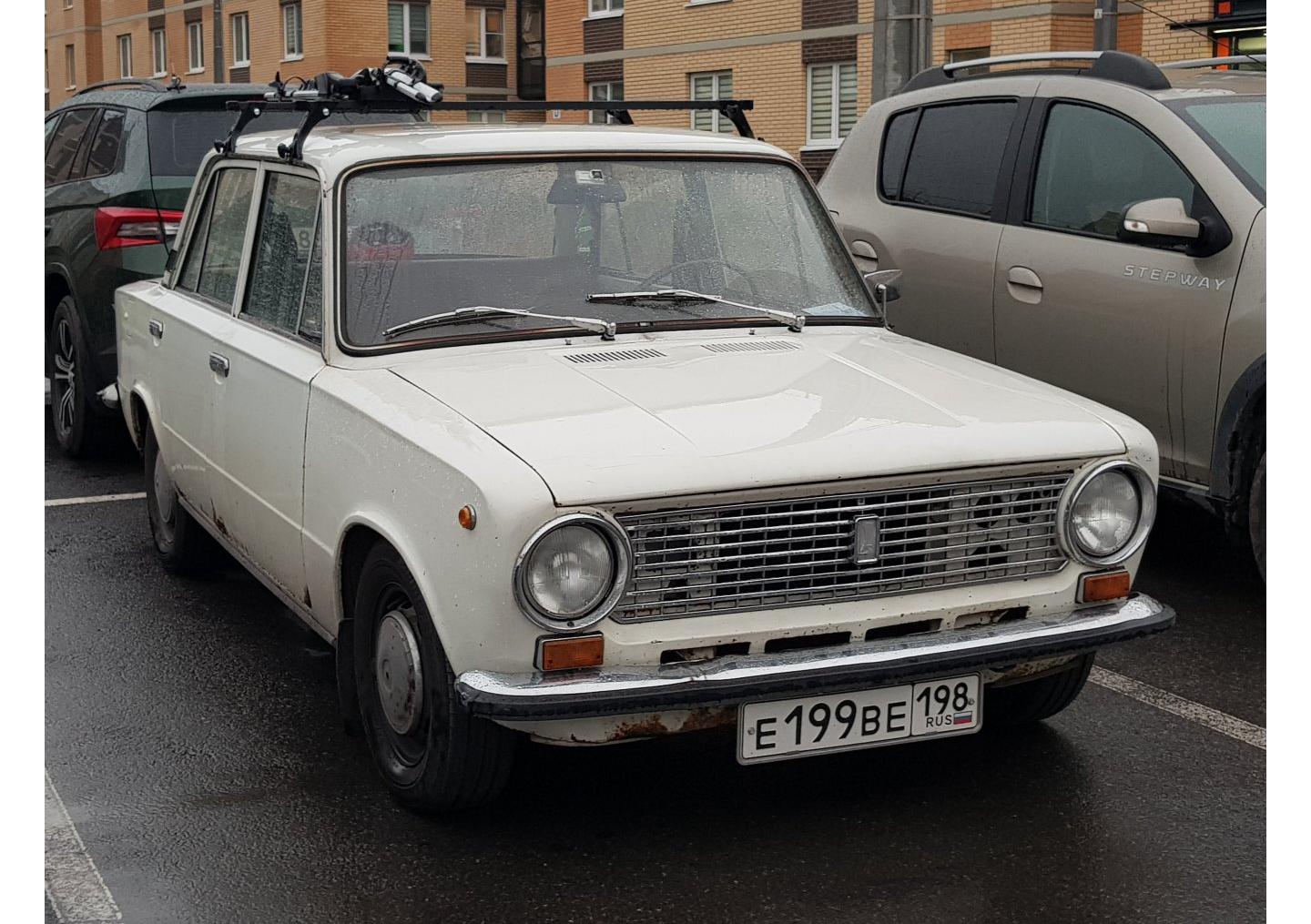 Автомобиль госномер Е199ВЕ198