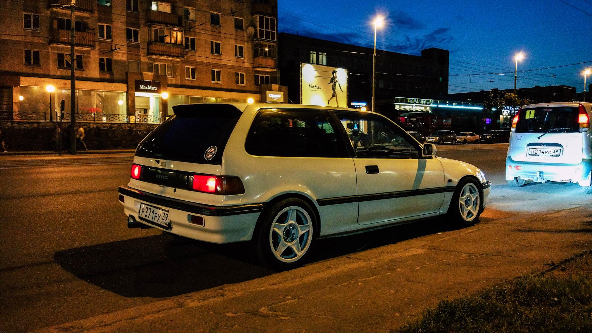 Автомобиль госномер Р371РХ39