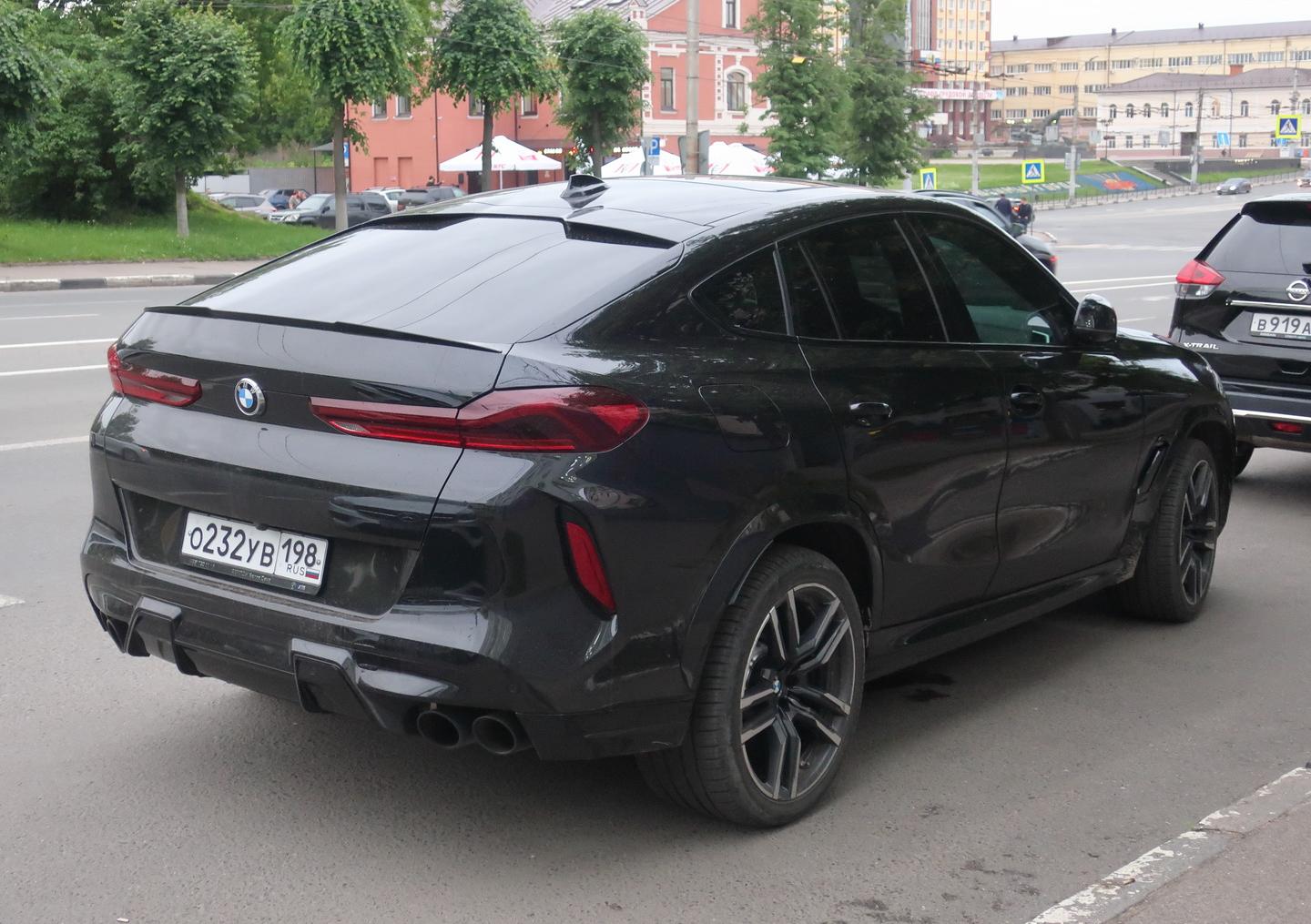 Автомобиль госномер О232УВ198
