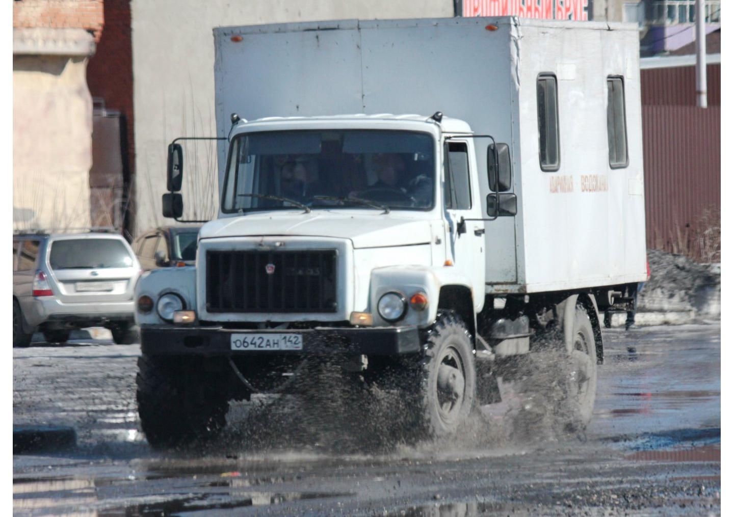 Автомобиль госномер О642АН142