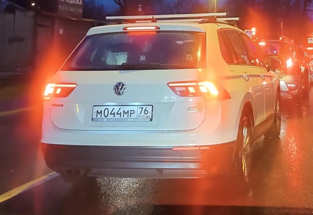 Автомобиль госномер М044МР76