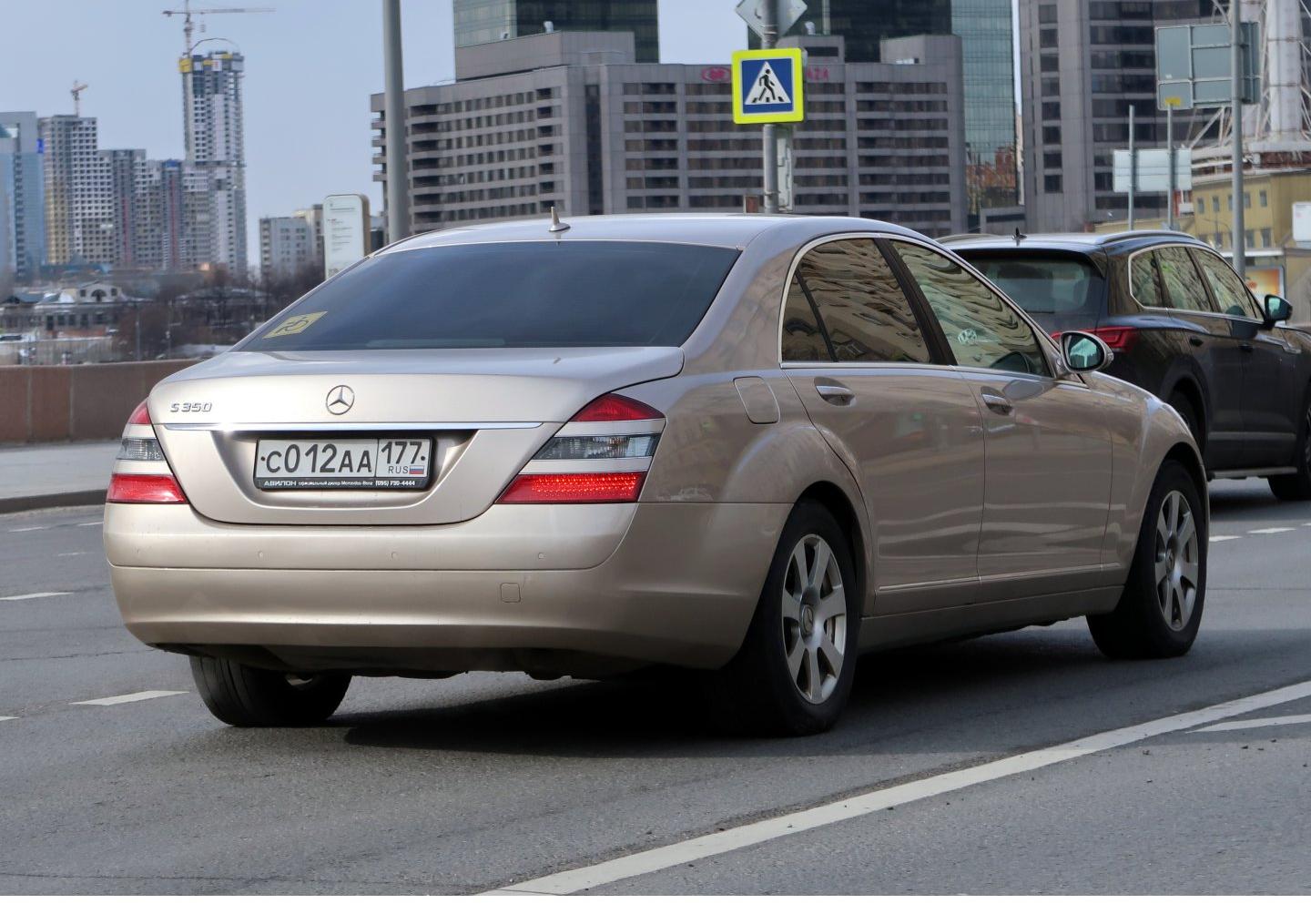 Автомобиль госномер С012АА177