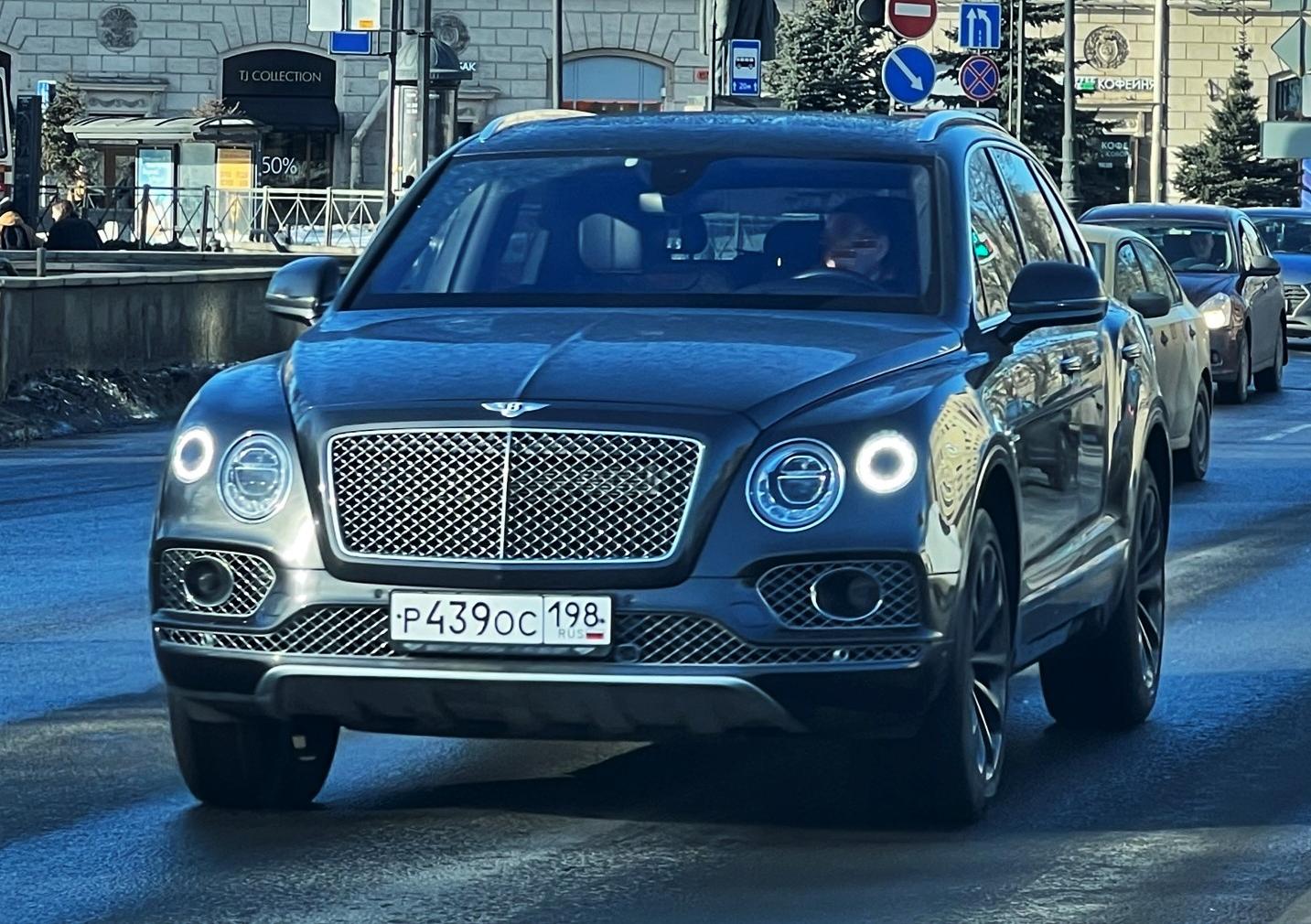 Автомобиль госномер Р439ОС198