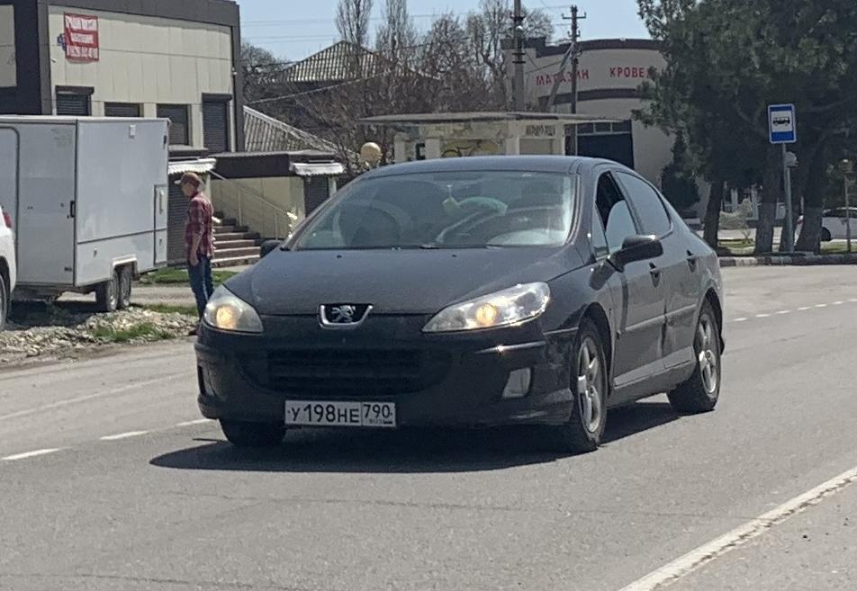 Автомобиль госномер У198НЕ790