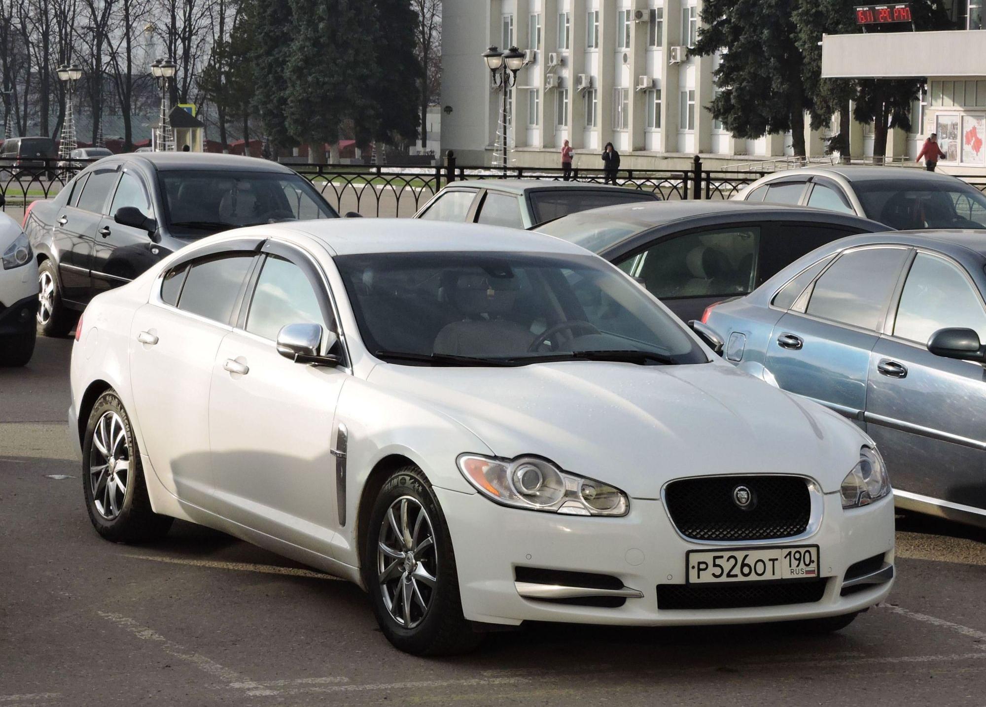 Автомобиль госномер Р526ОТ190