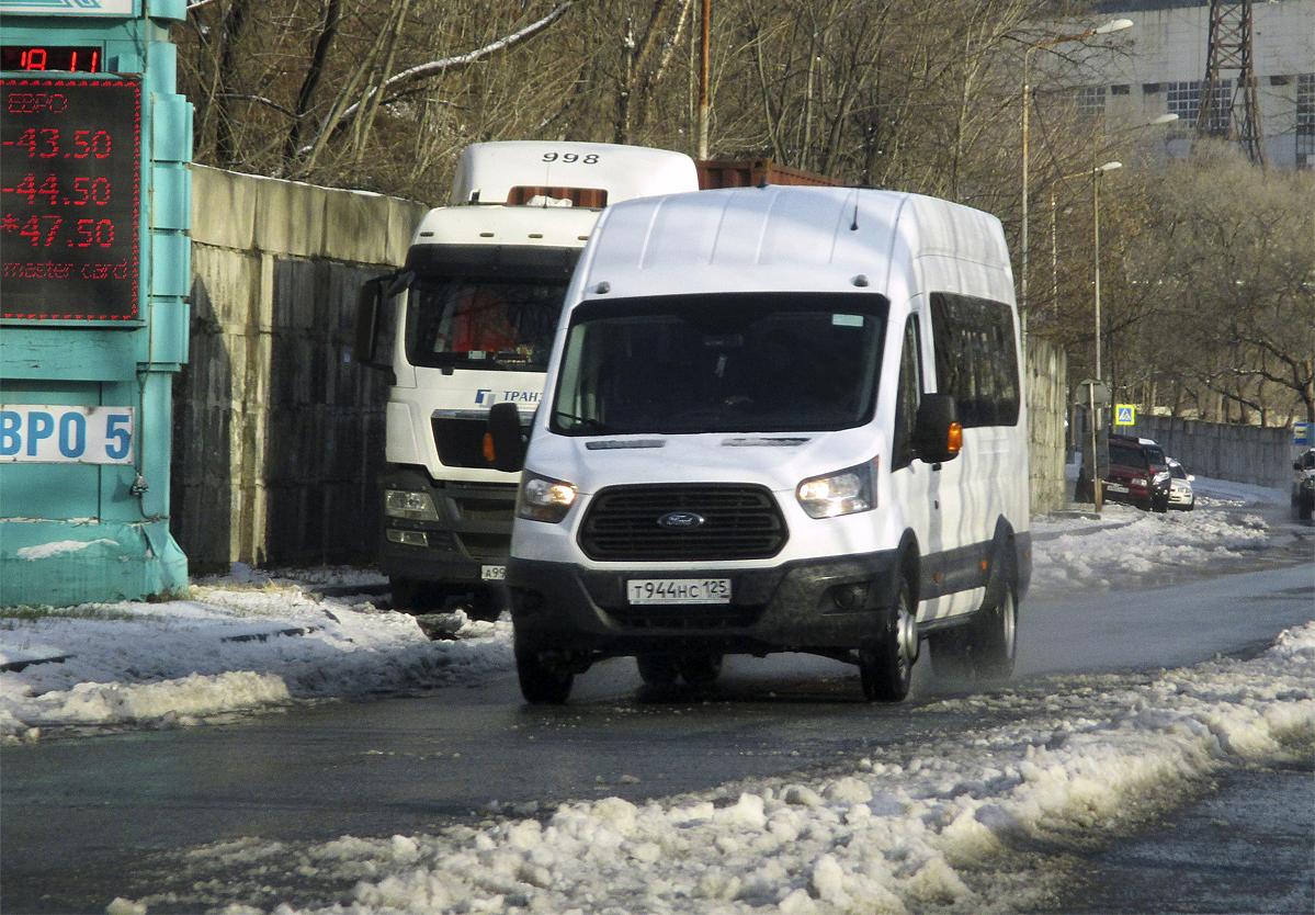 Автомобиль госномер Т944НС125