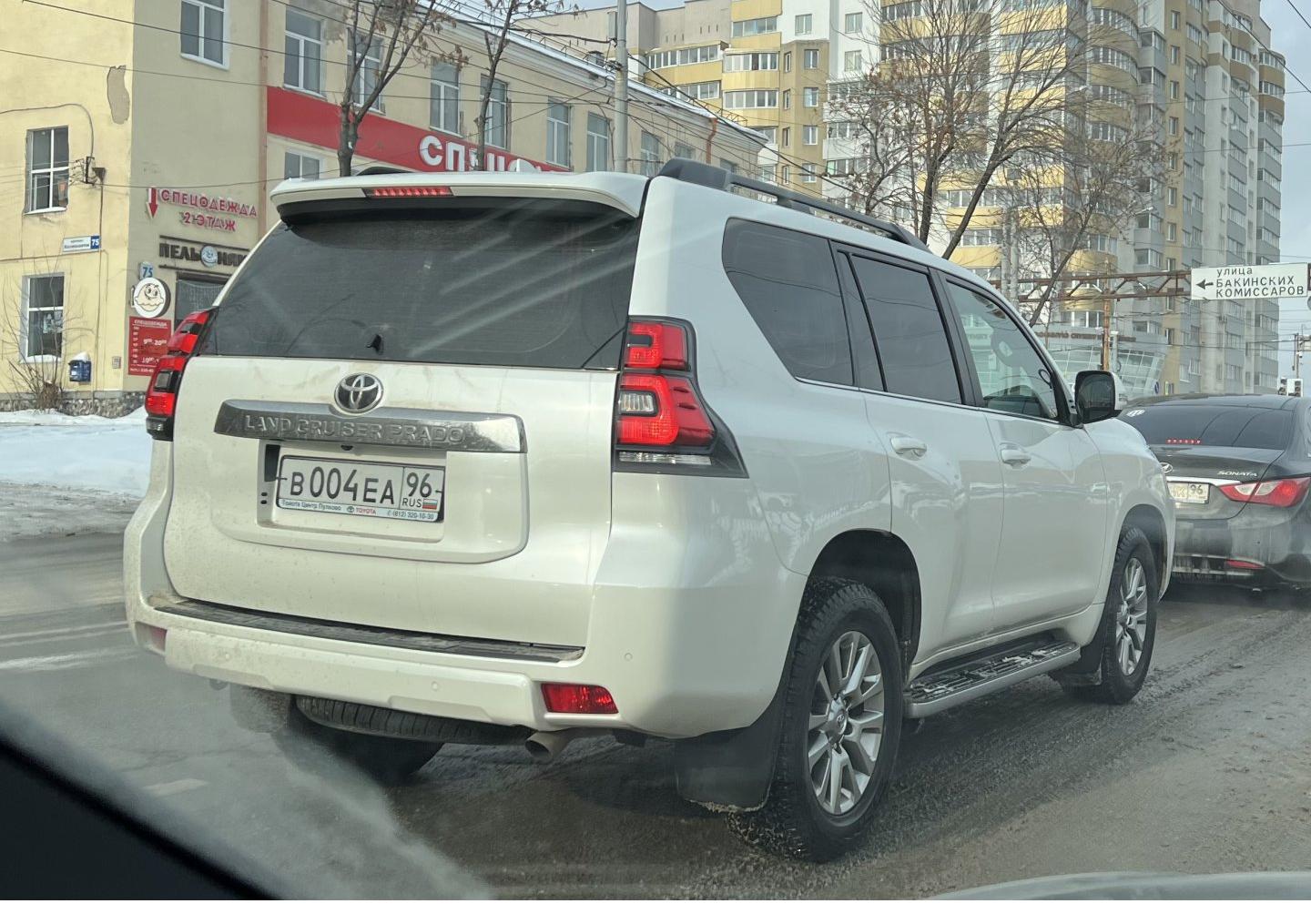 Автомобиль госномер В004ЕА96