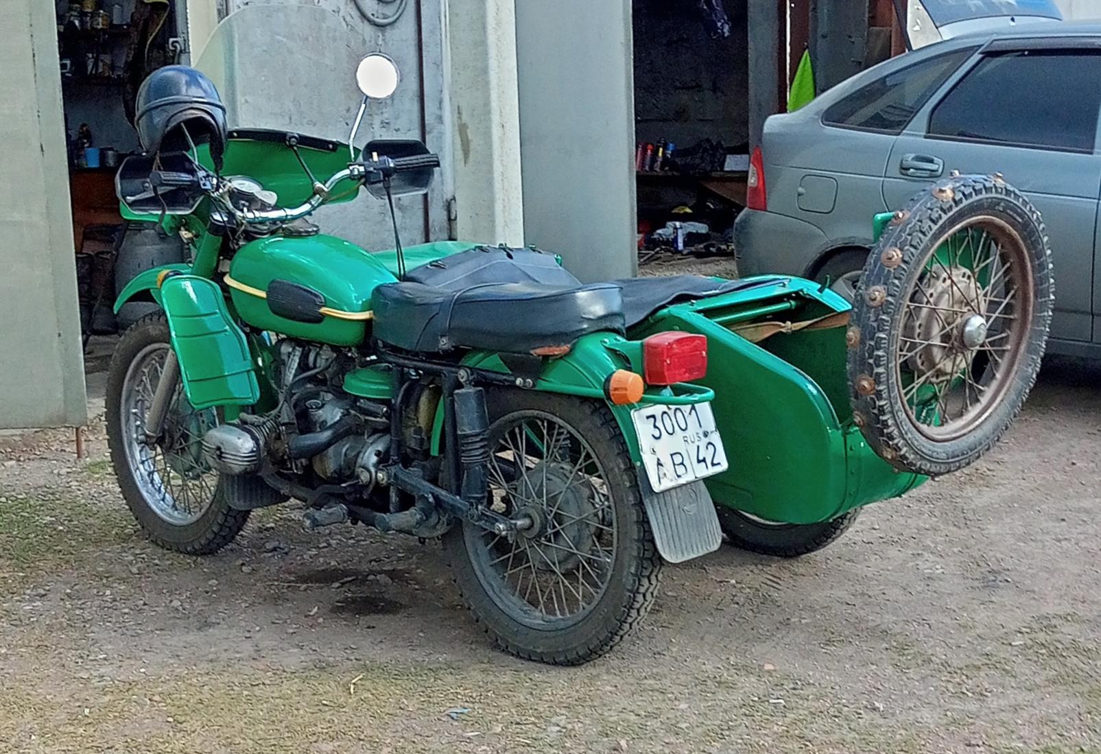 Автомобиль госномер 3001АВ42