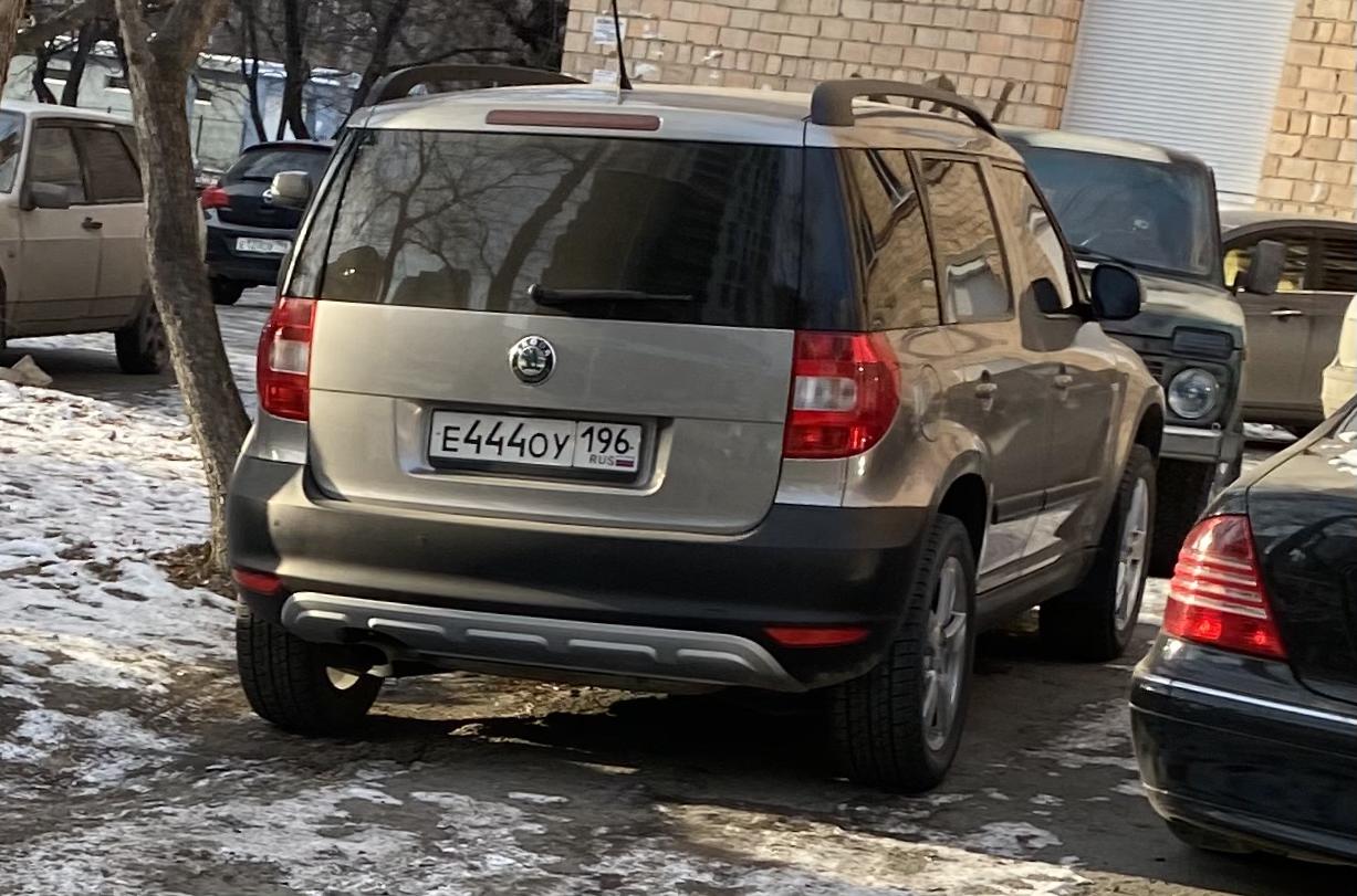 Автомобиль госномер Е444ОУ196