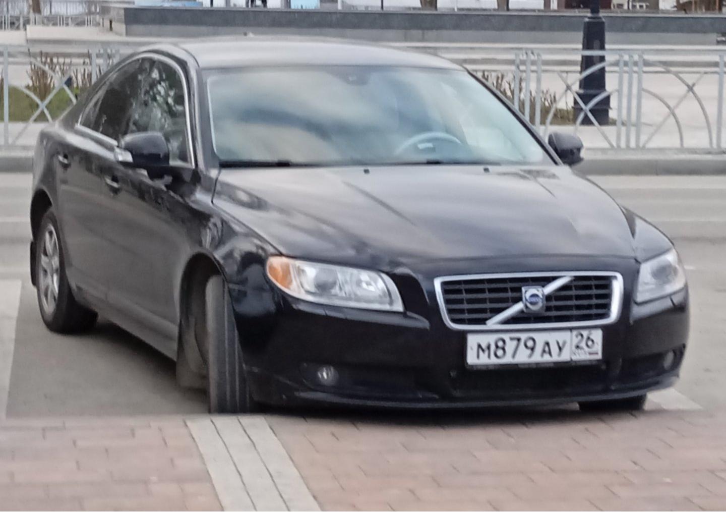 Автомобиль госномер М879АУ26