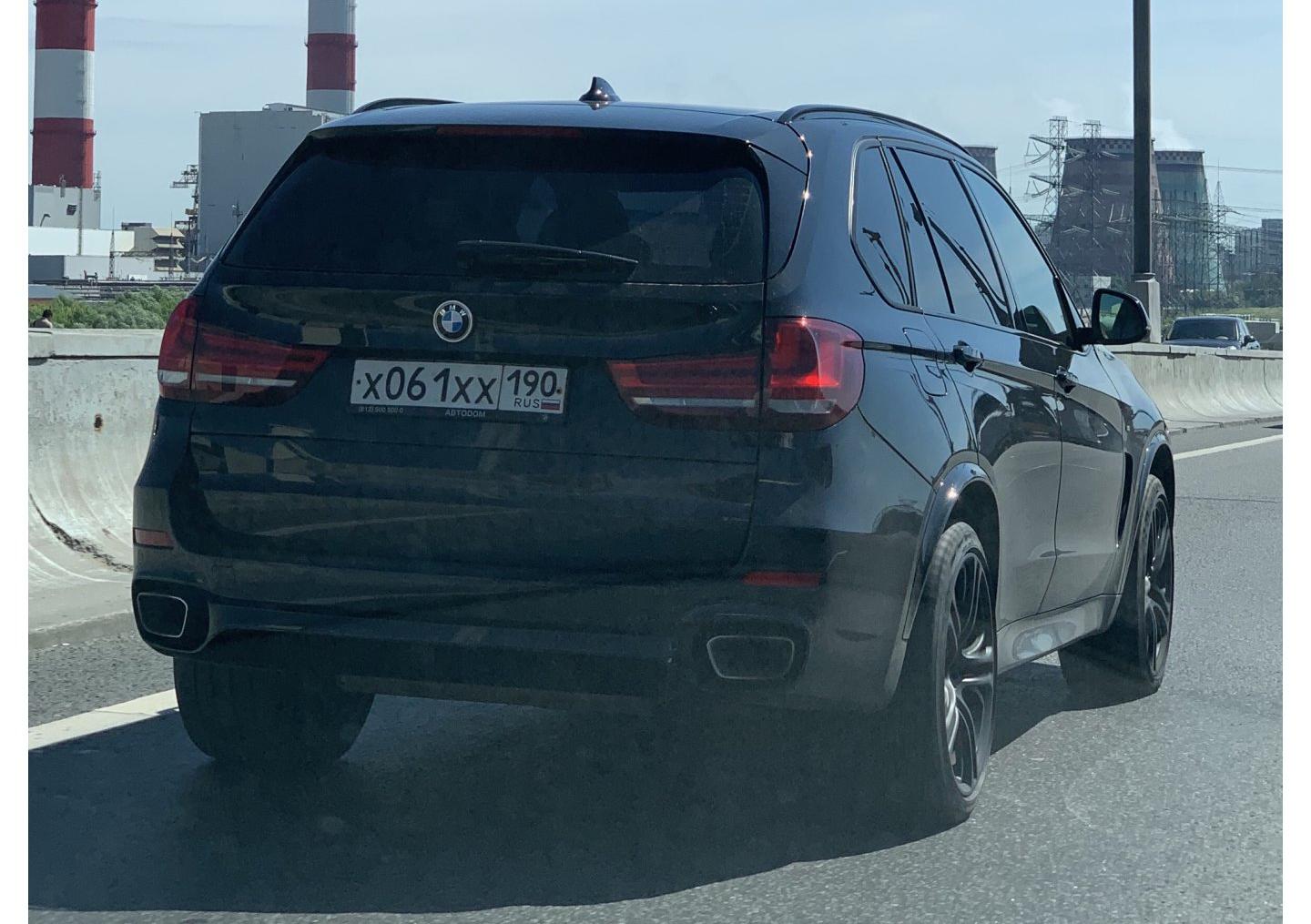 Автомобиль госномер Х061ХХ190