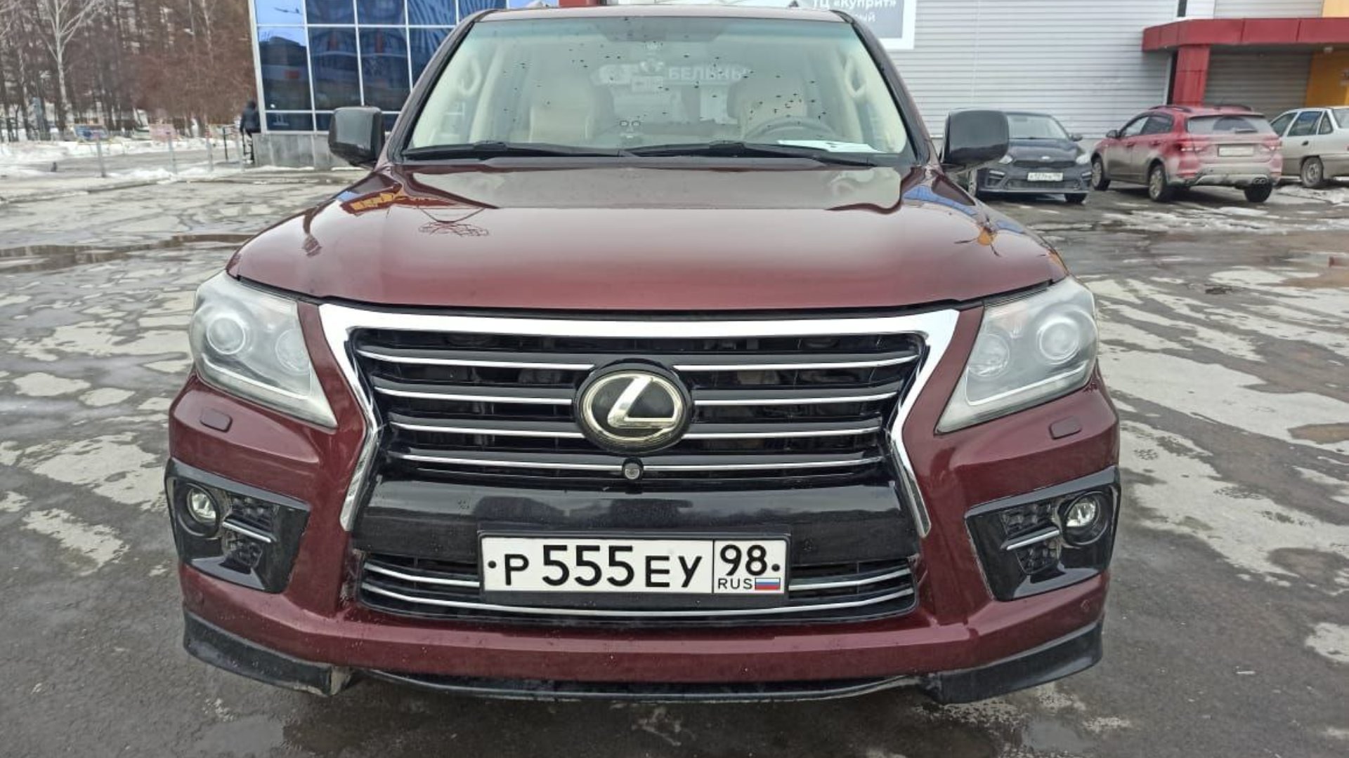 Автомобиль госномер Р555ЕУ98