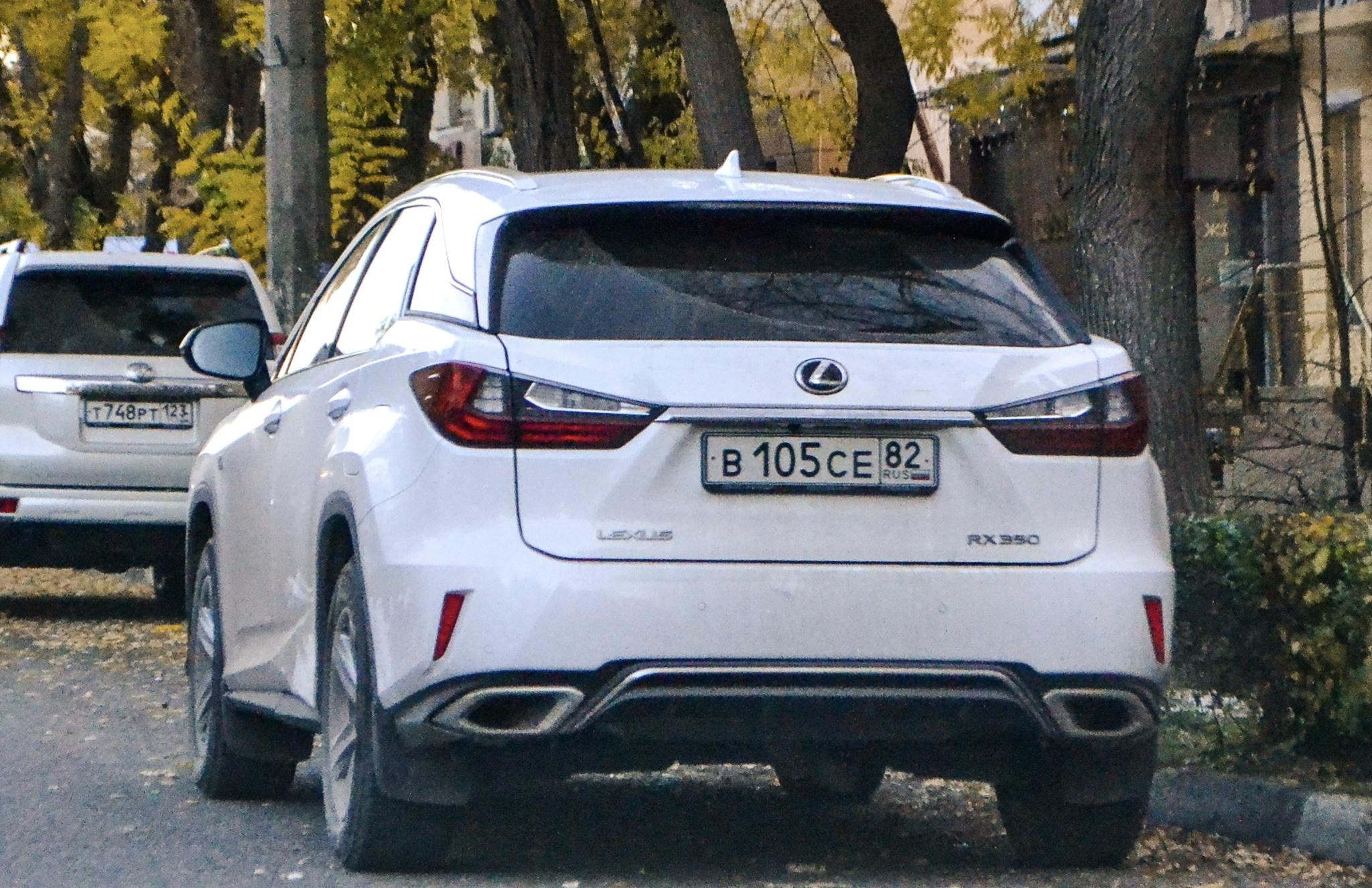 Автомобиль госномер В105СЕ82