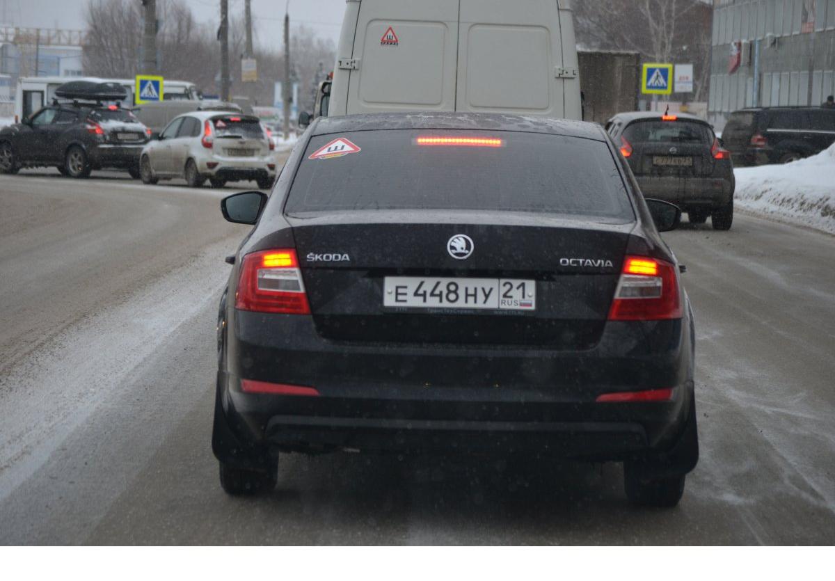 Автомобиль госномер Е448НУ21