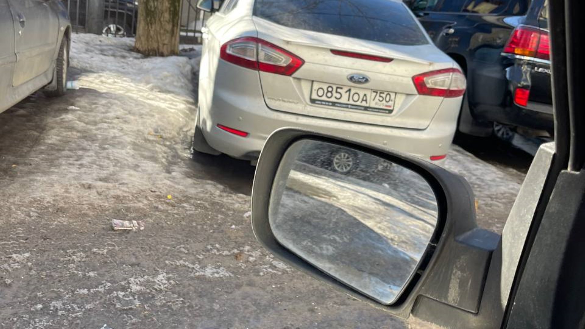 Автомобиль госномер О851ОА750