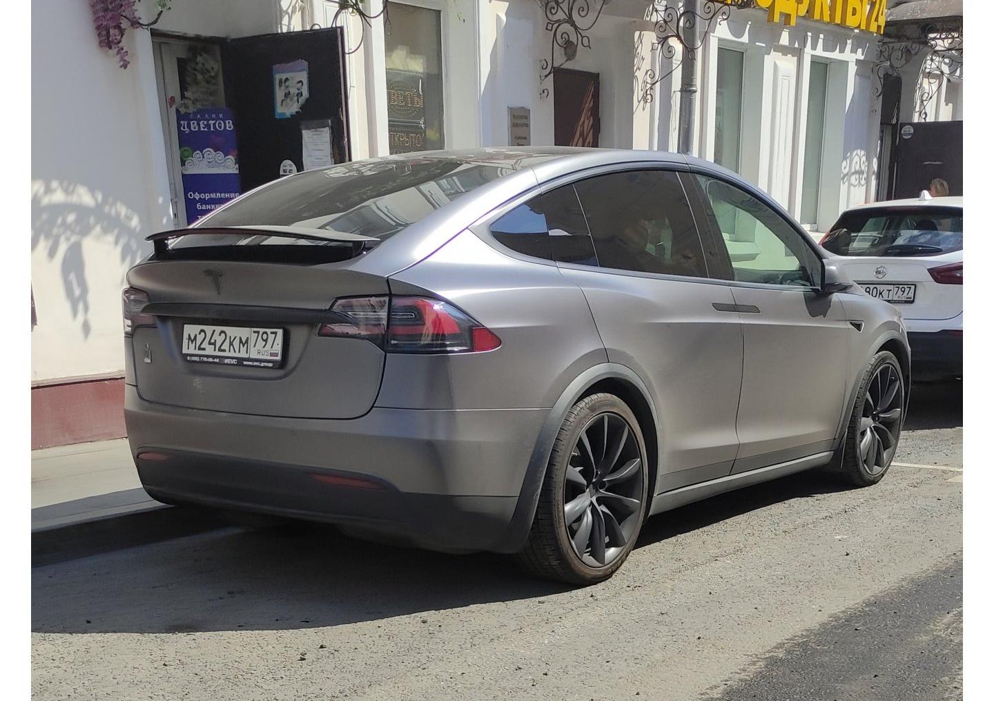 Автомобиль госномер М242КМ797
