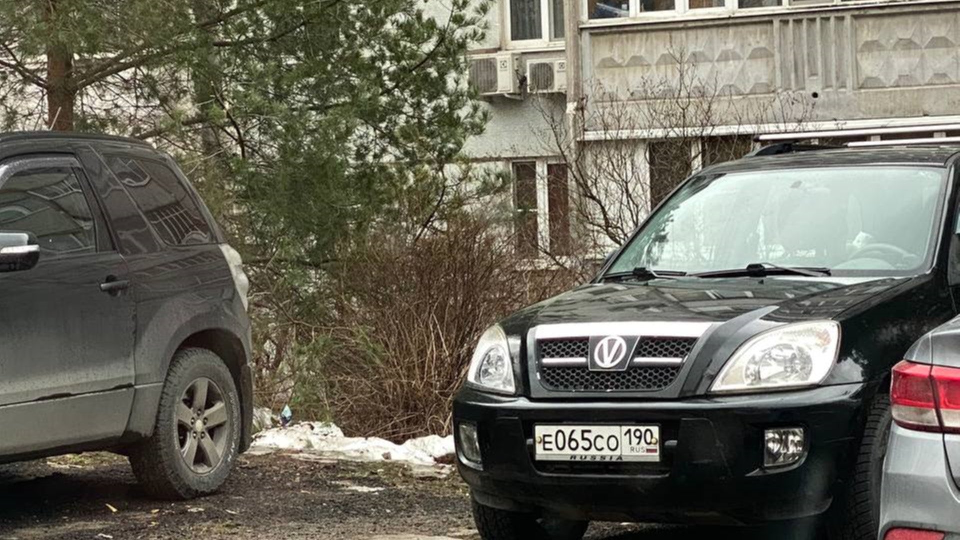 Автомобиль госномер Е065СО190